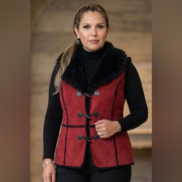Novelti Jackets & Blazers - NOVELTI Suede Vest With Faux Fur Collar & Toggle Closure Size L